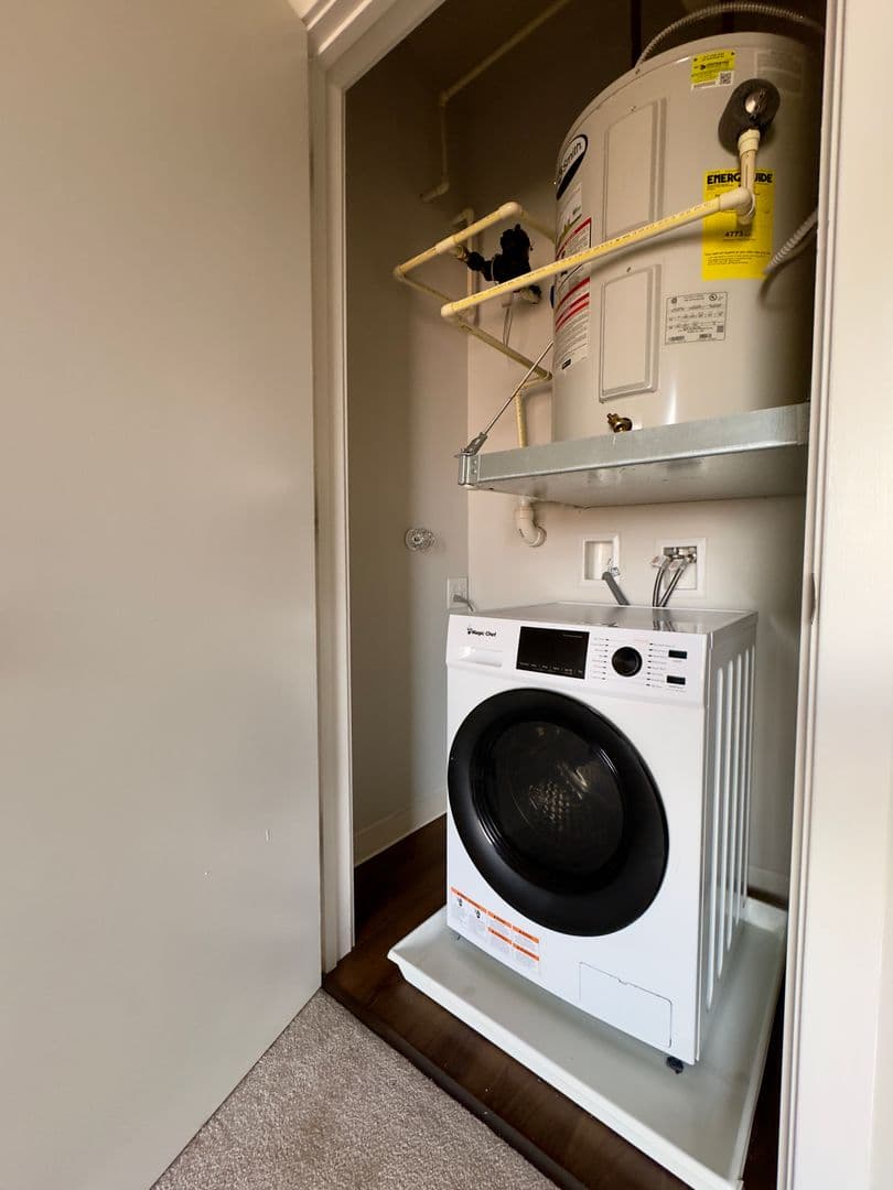 Baltimore Apartment: 10 N Calvert St