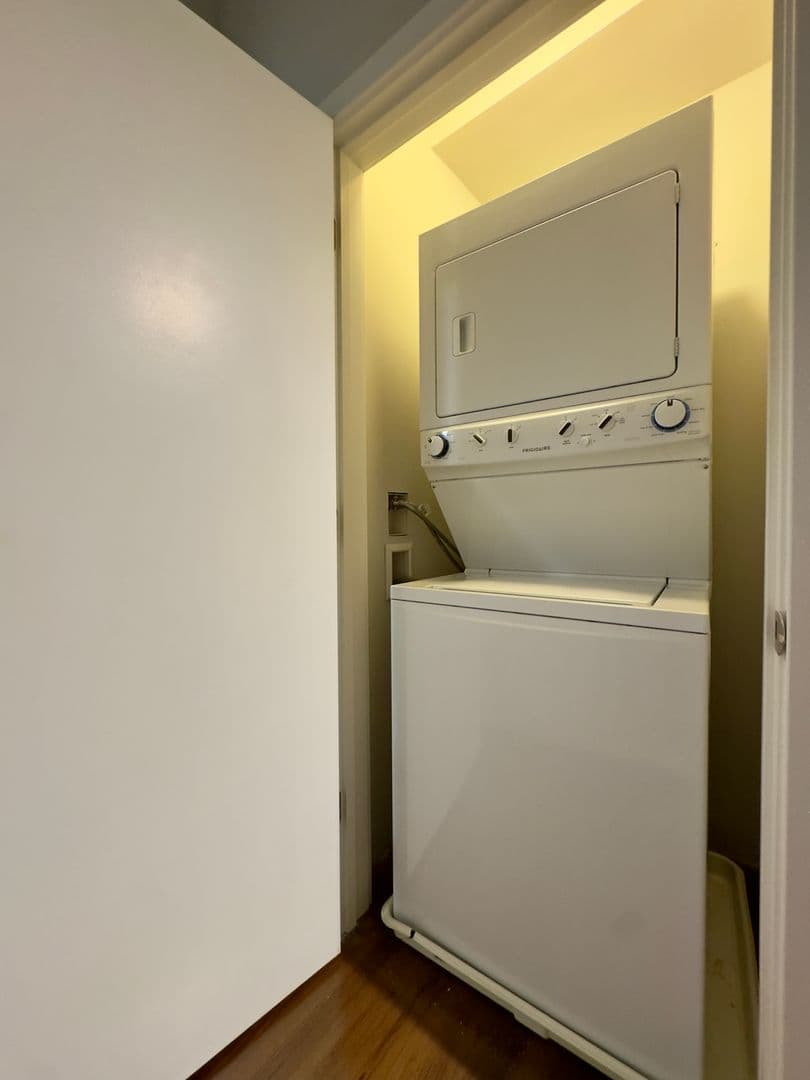 Baltimore Apartment: 10 N Calvert St