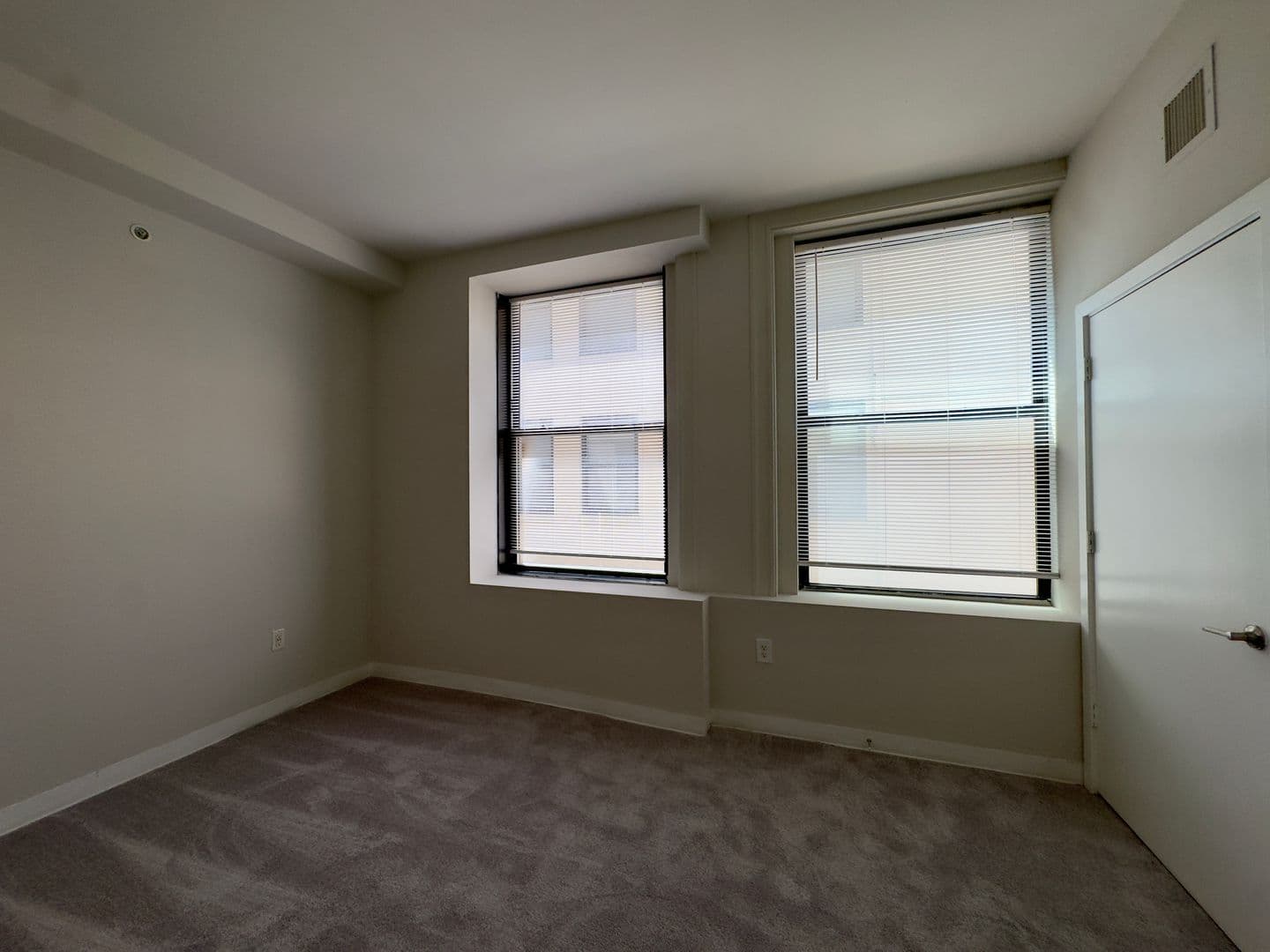 Baltimore Apartment: 10 N Calvert St