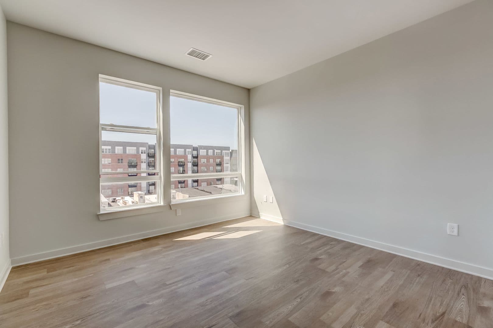 Baltimore Apartment: 115 W Hamburg