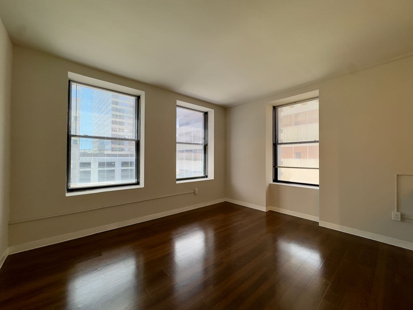 Baltimore Apartment: 10 N Calvert St