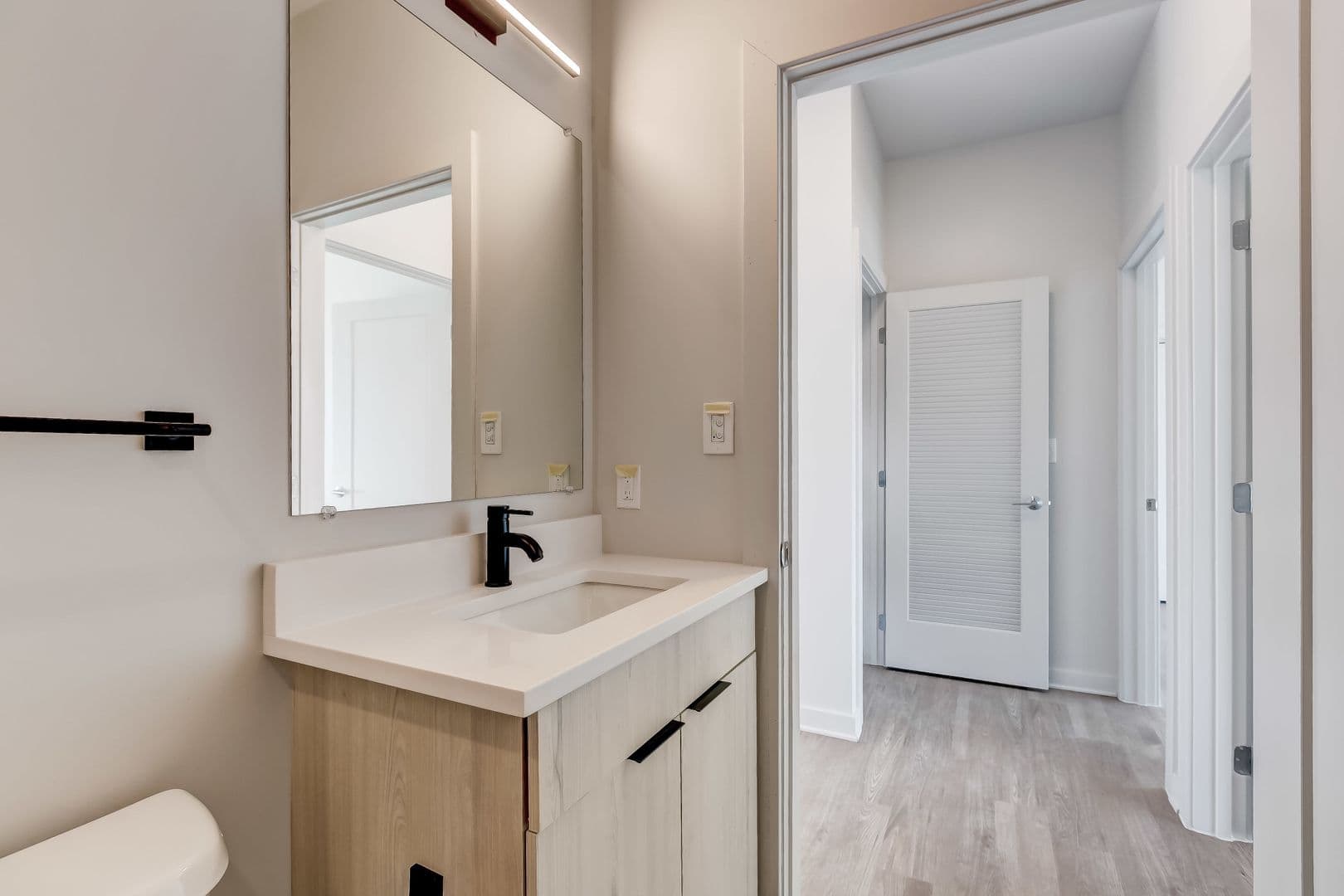 Baltimore Apartment: 115 W Hamburg