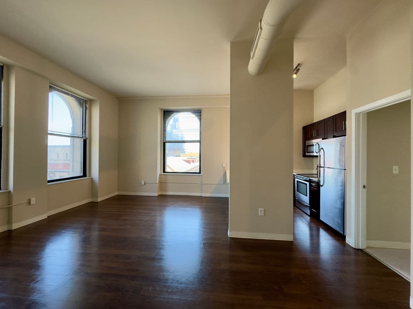 Baltimore Apartment: 10 N Calvert St