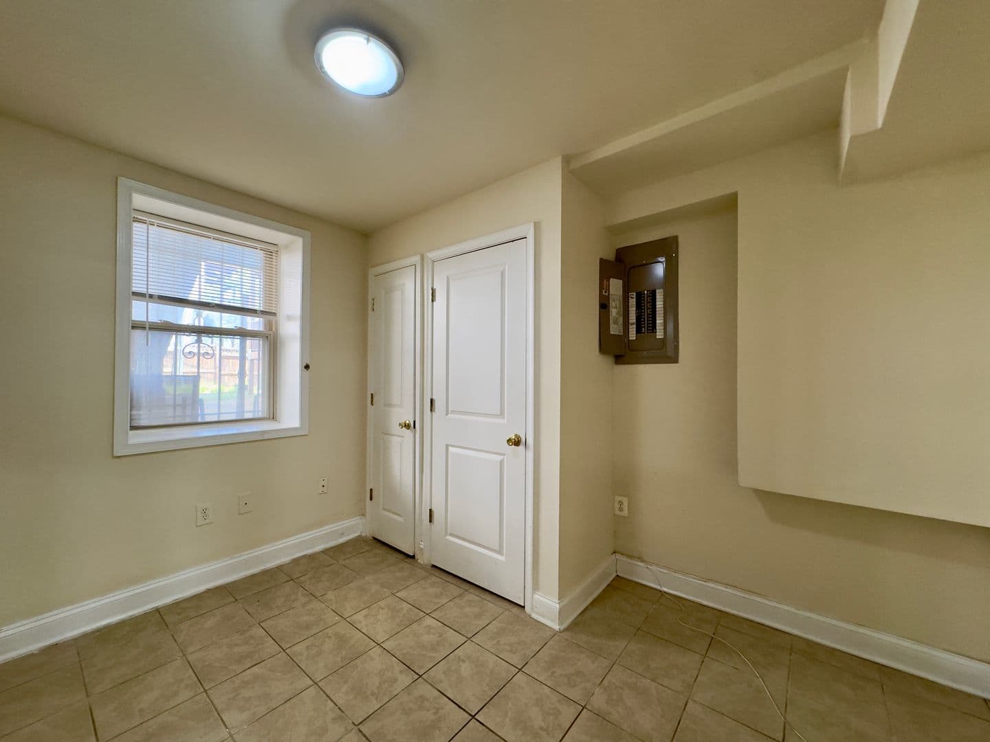 Baltimore Apartment: 2401 Brookfield Ave