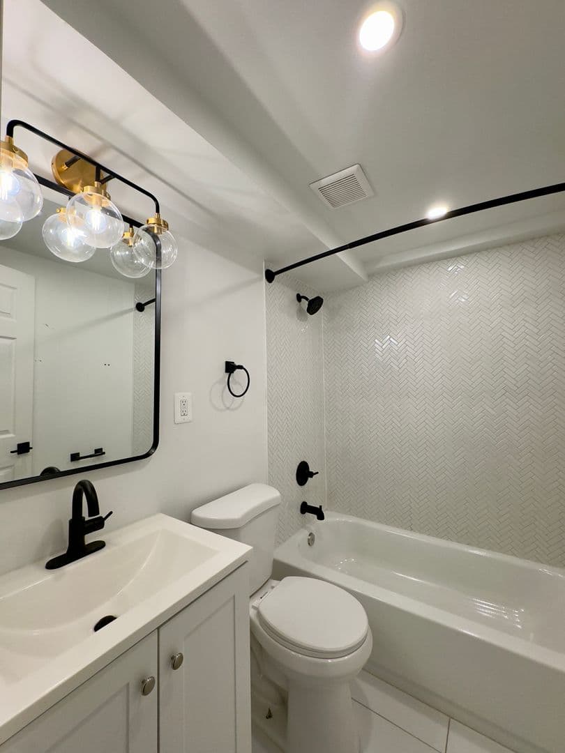 Baltimore Apartment: 1720 St. Paul Street