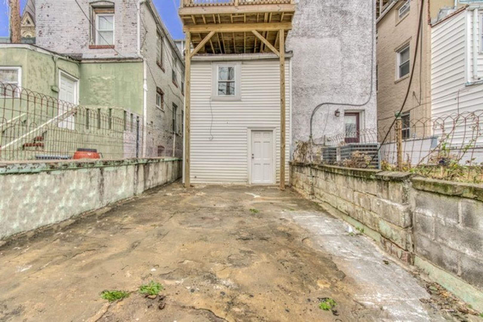 Baltimore Apartment: 102 S Wolfe Street