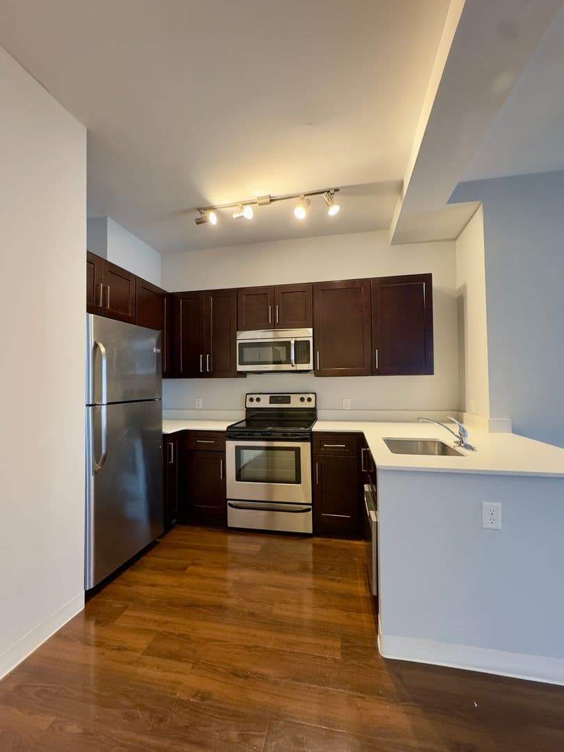 Baltimore Apartment: 10 N Calvert St