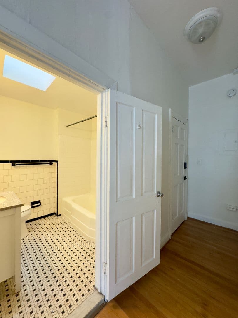 Baltimore Apartment: 4 & 10 E Biddle Street