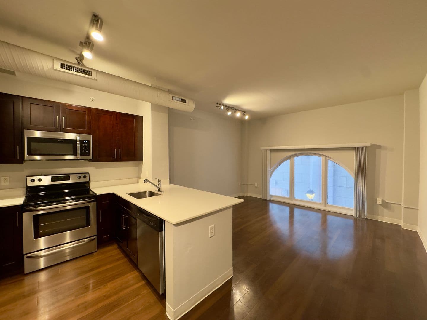 Baltimore Apartment: 10 N Calvert St