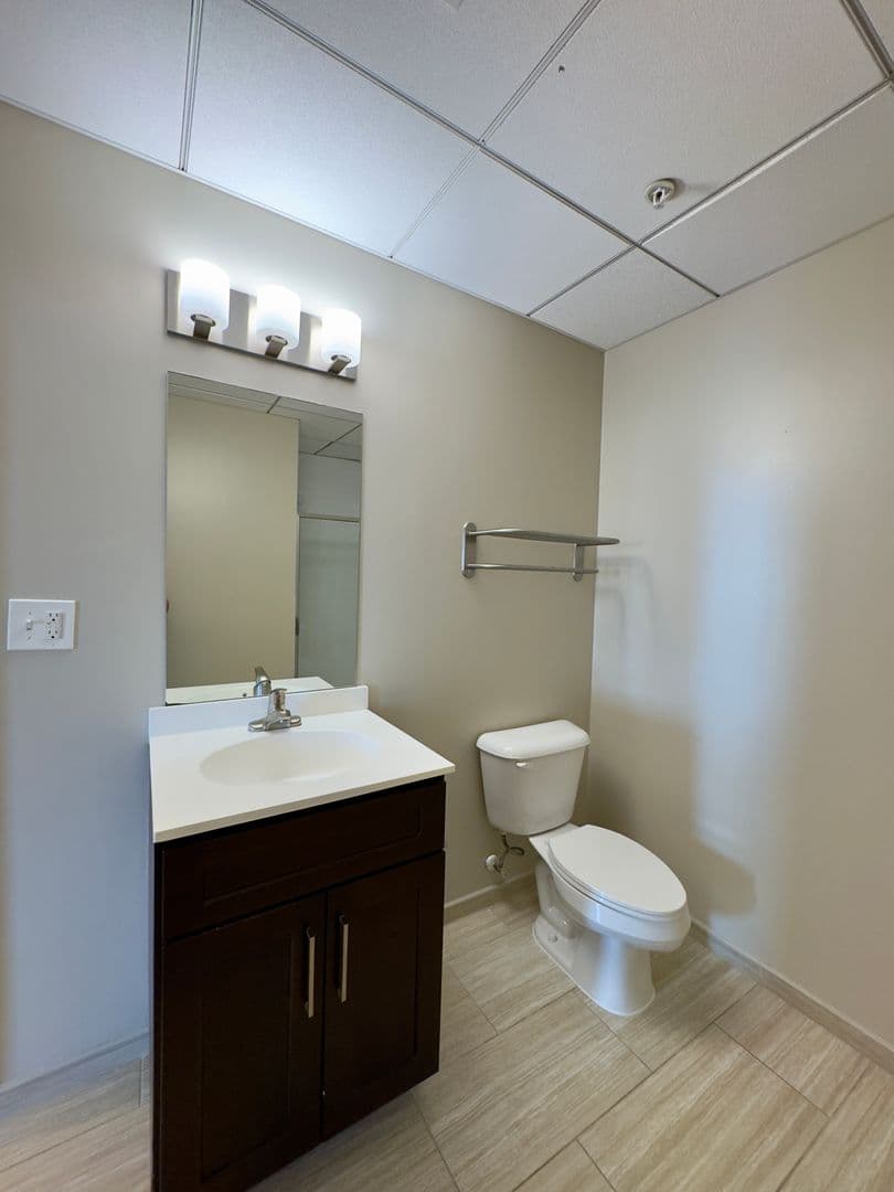 Baltimore Apartment: 10 N Calvert St