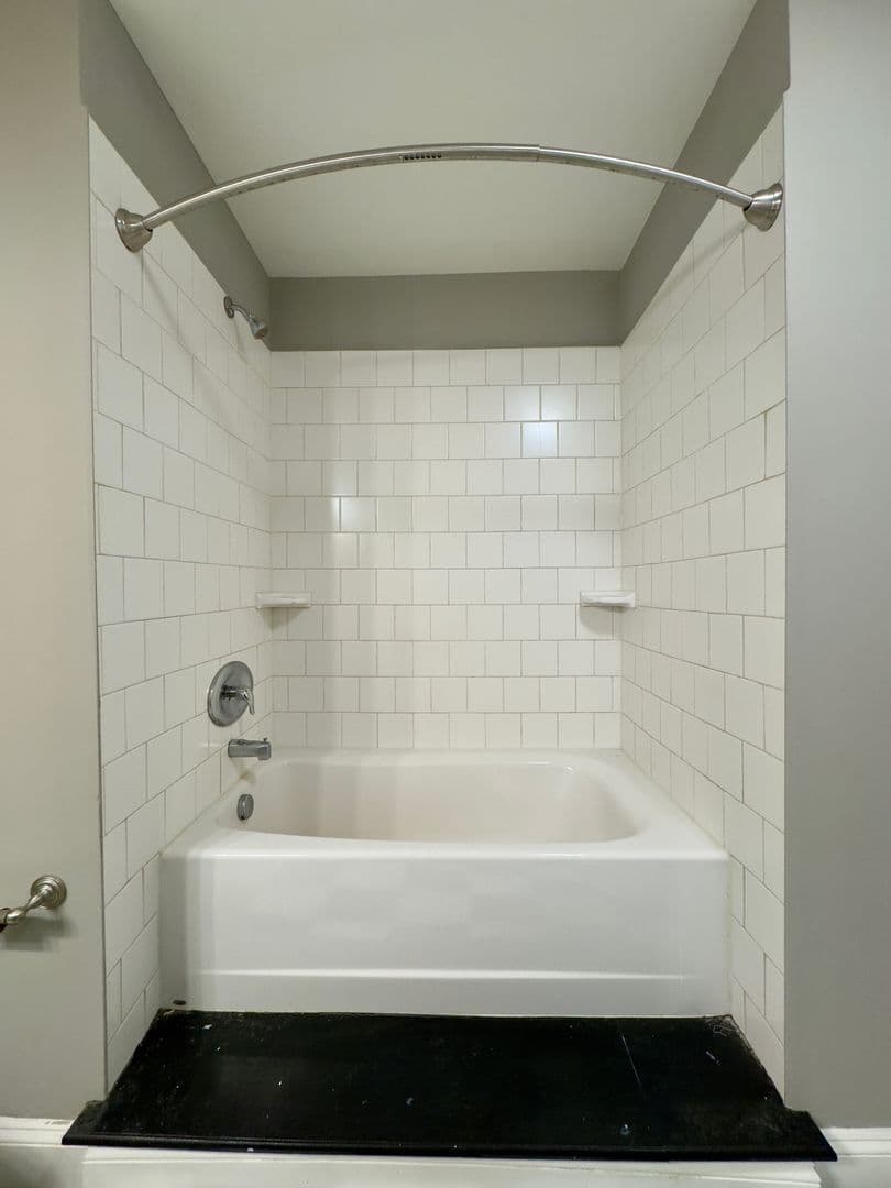 Baltimore Apartment: 208-210 E Redwood St