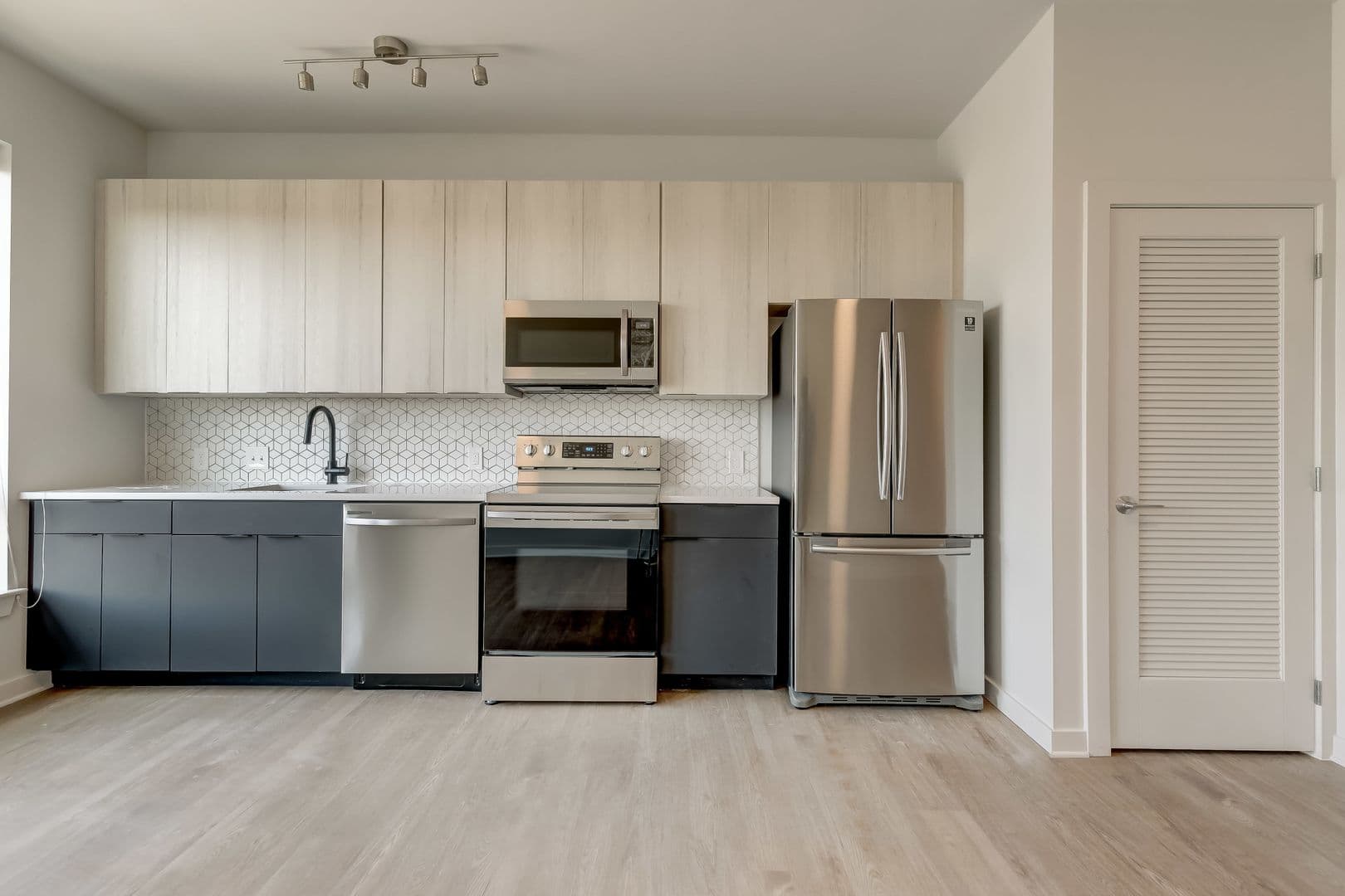 Baltimore Apartment: 115 W Hamburg
