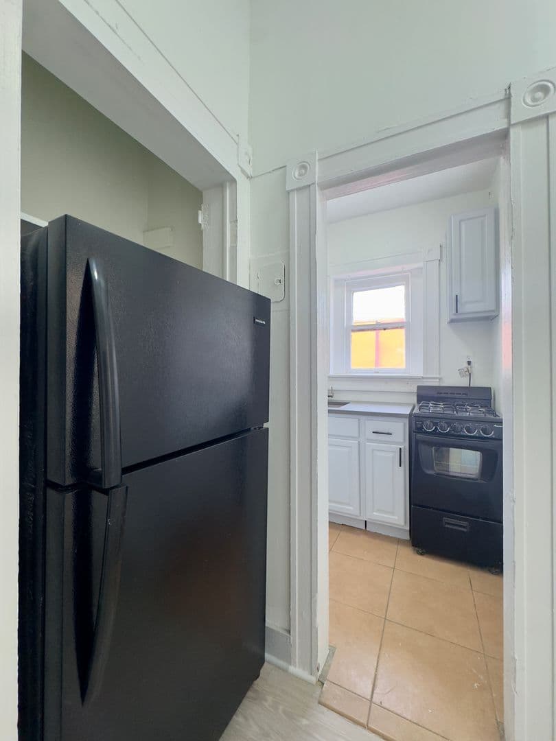 Baltimore Apartment: 4 & 10 E Biddle Street