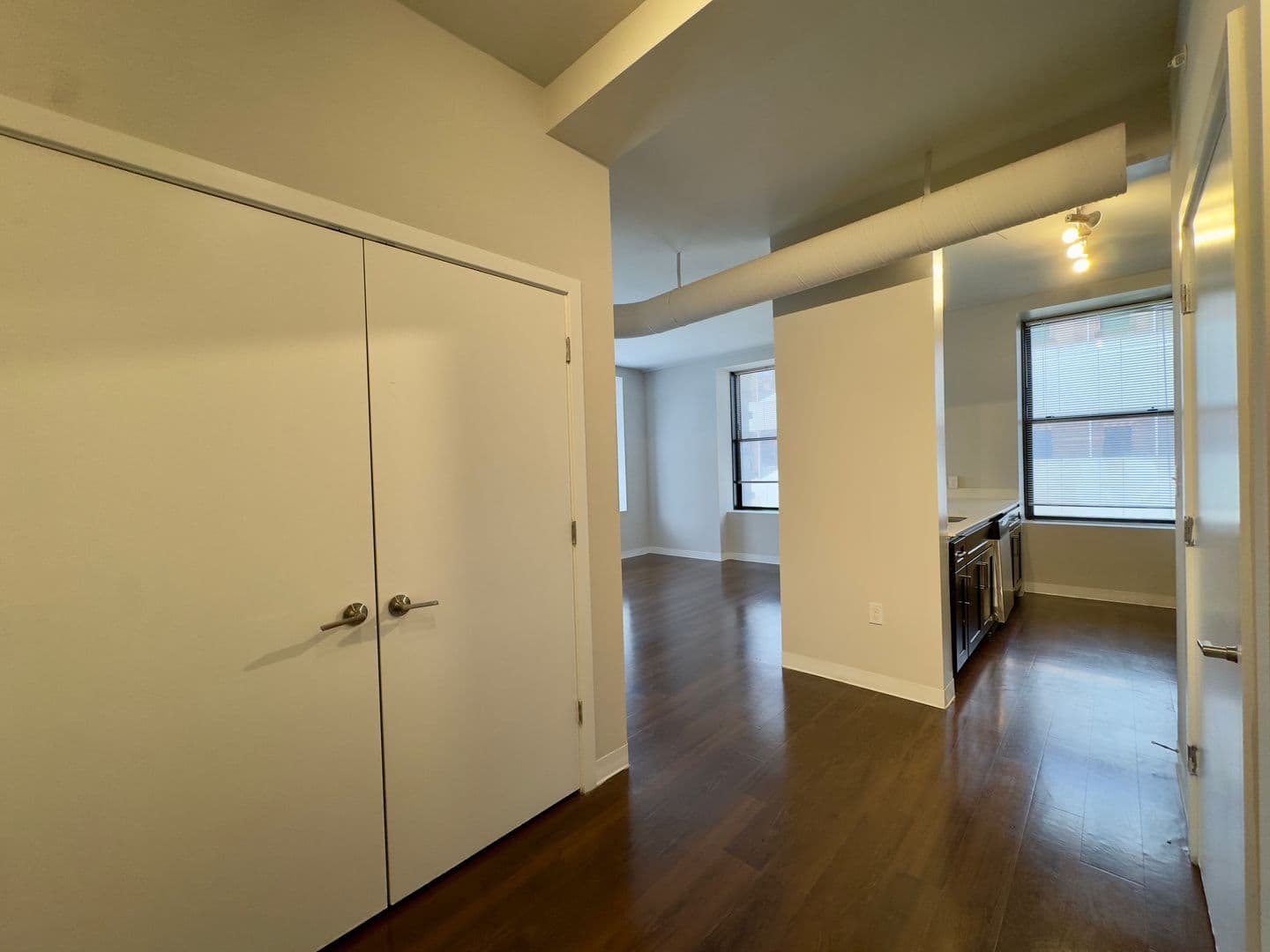 Baltimore Apartment: 10 N Calvert St