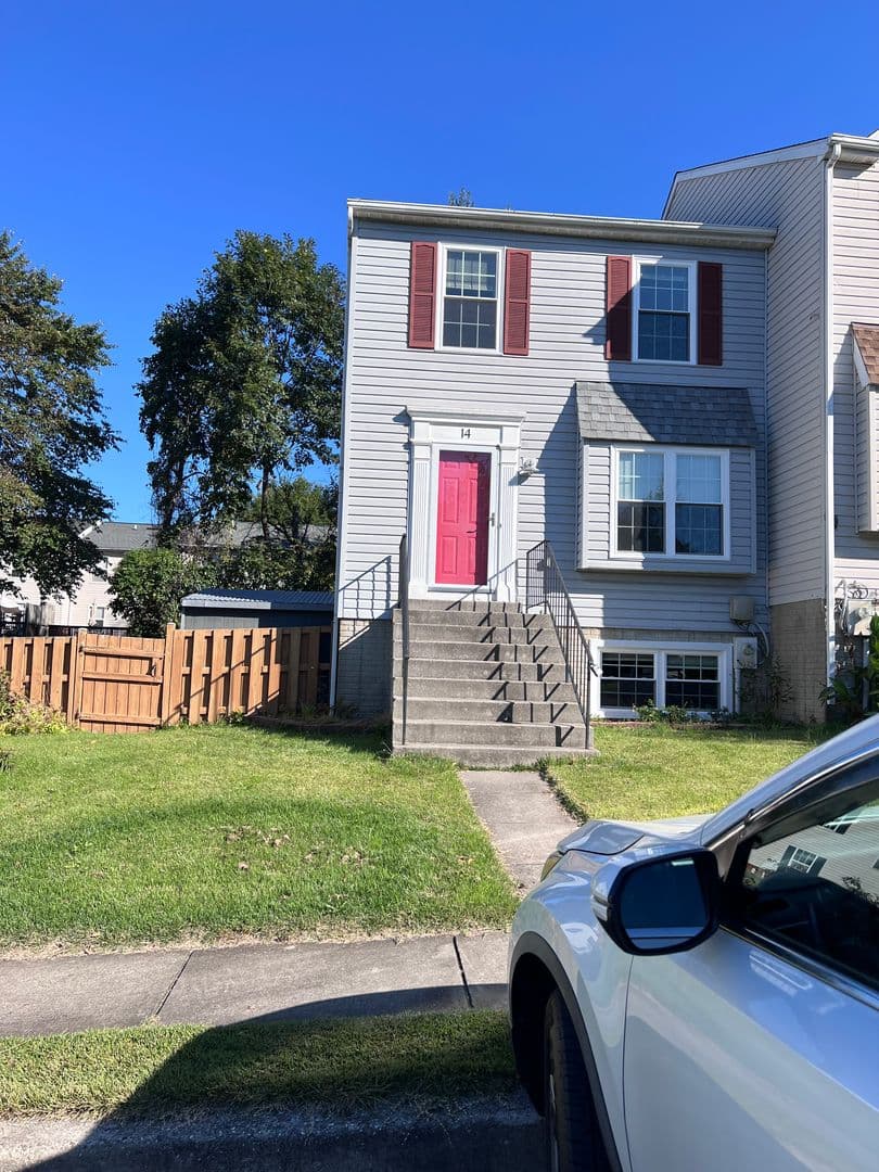 Nottingham Townhome: 14 Minte Dr