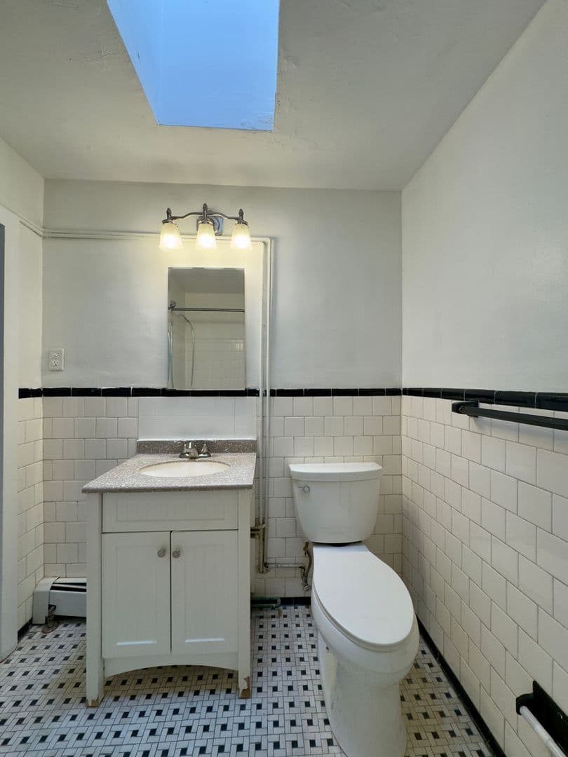 Baltimore Apartment: 4 & 10 E Biddle Street