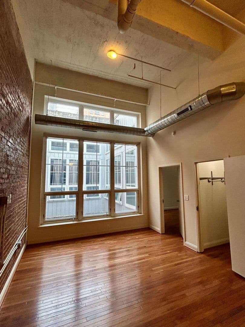 Baltimore Apartment: 311 W Baltimore St