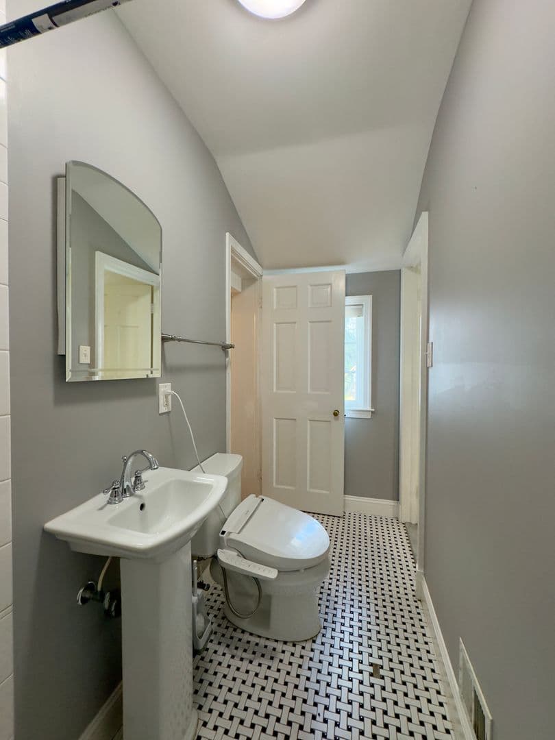 Baltimore House: 115 E Northern Pkwy