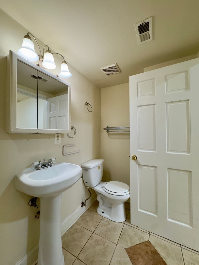 Baltimore Apartment: 2401 Brookfield Ave