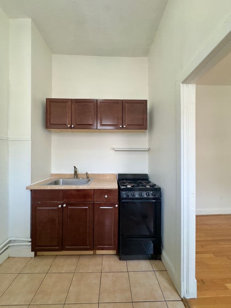 Baltimore Apartment: 4 & 10 E Biddle Street
