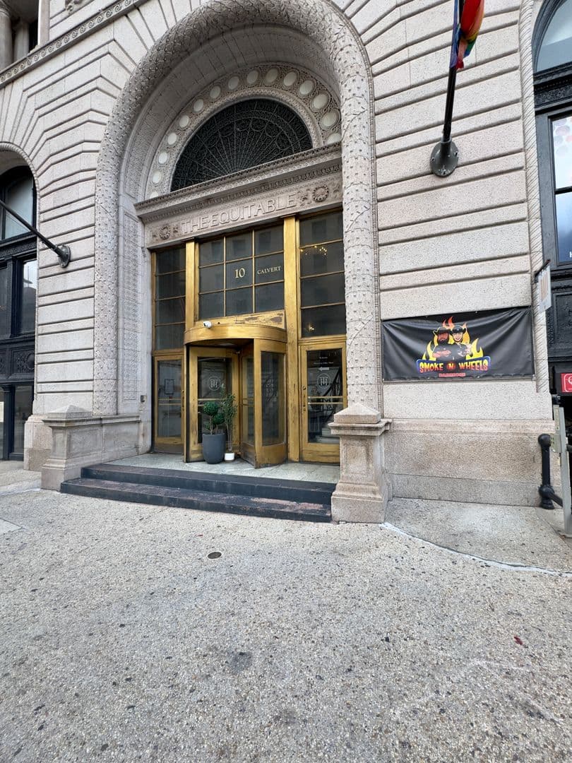 Baltimore Apartment: 10 N Calvert St