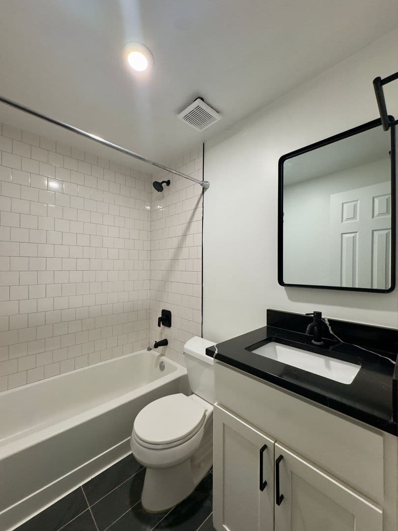 Baltimore Apartment: 13 E Read St