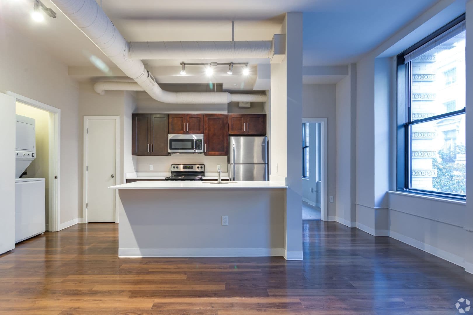 Baltimore Apartment: 10 N Calvert St