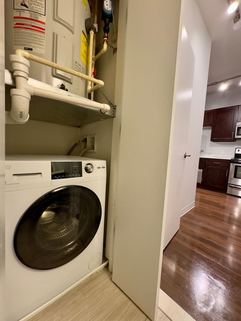 Baltimore Apartment: 10 N Calvert St