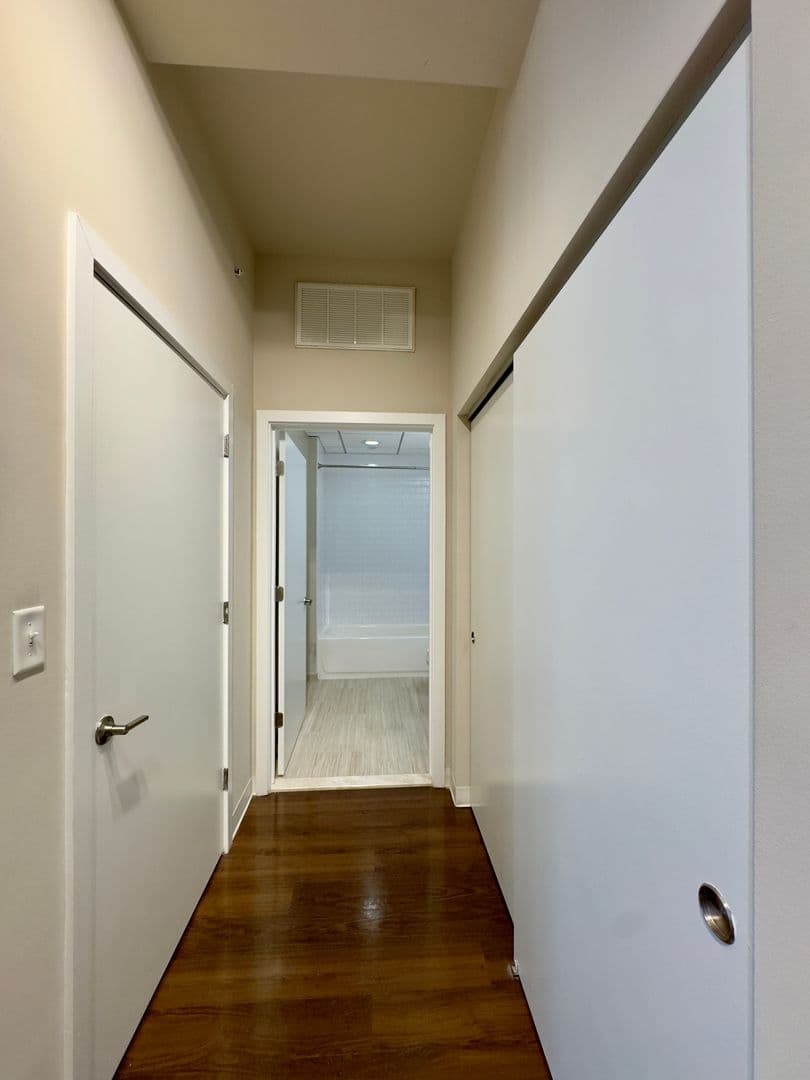 Baltimore Apartment: 10 N Calvert St