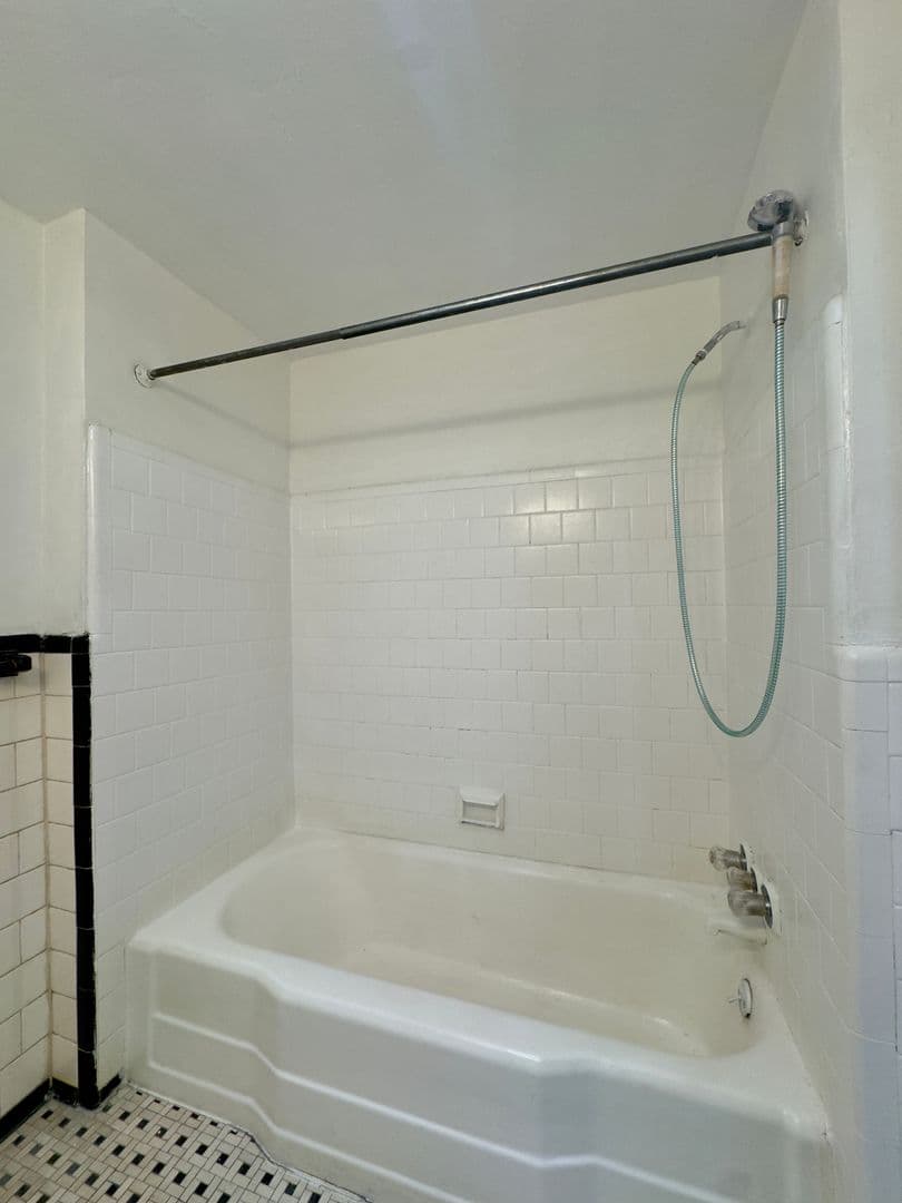 Baltimore Apartment: 4 & 10 E Biddle Street