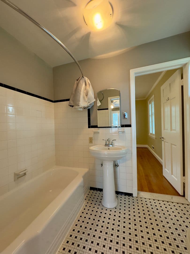 Baltimore House: 115 E Northern Pkwy