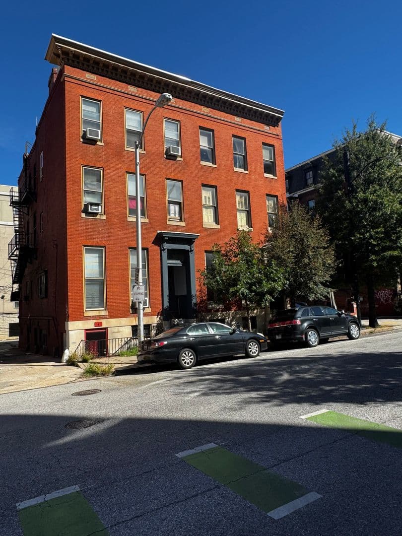 Baltimore Apartment: 4 & 10 E Biddle Street