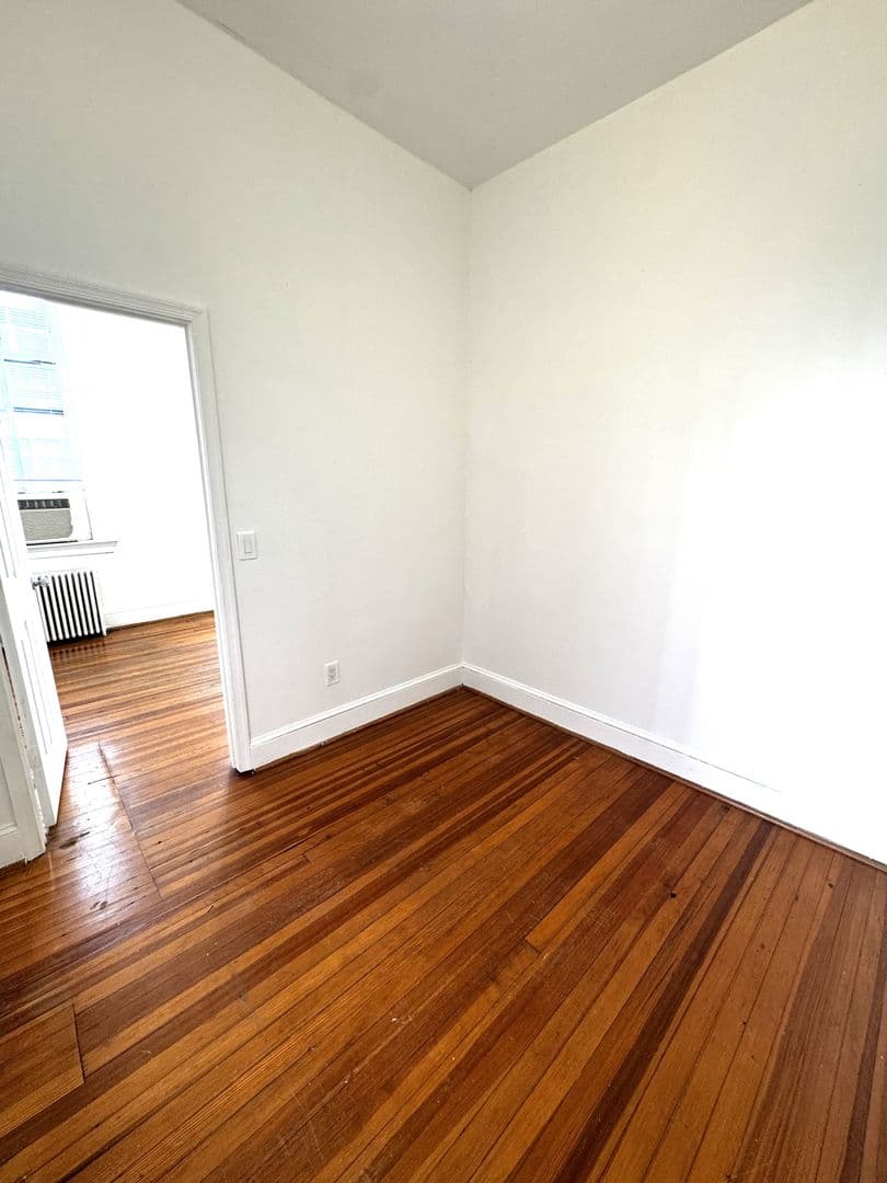Baltimore Apartment: 4 & 10 E Biddle Street