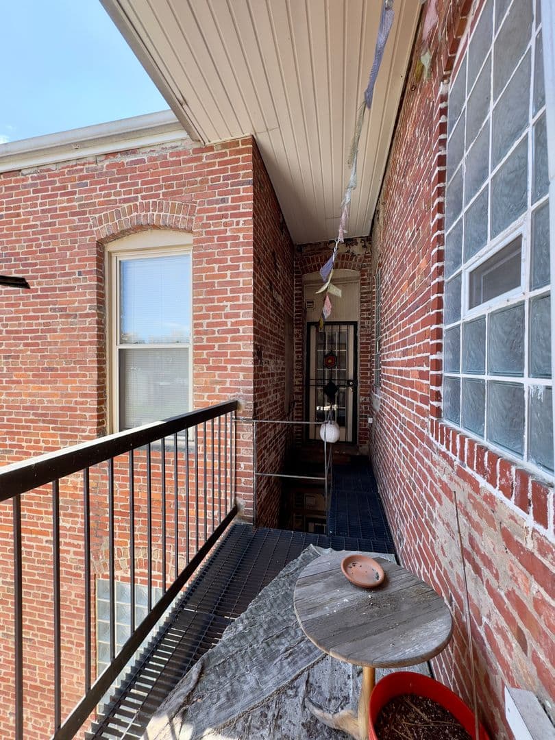 Baltimore Apartment: 2401 Brookfield Ave