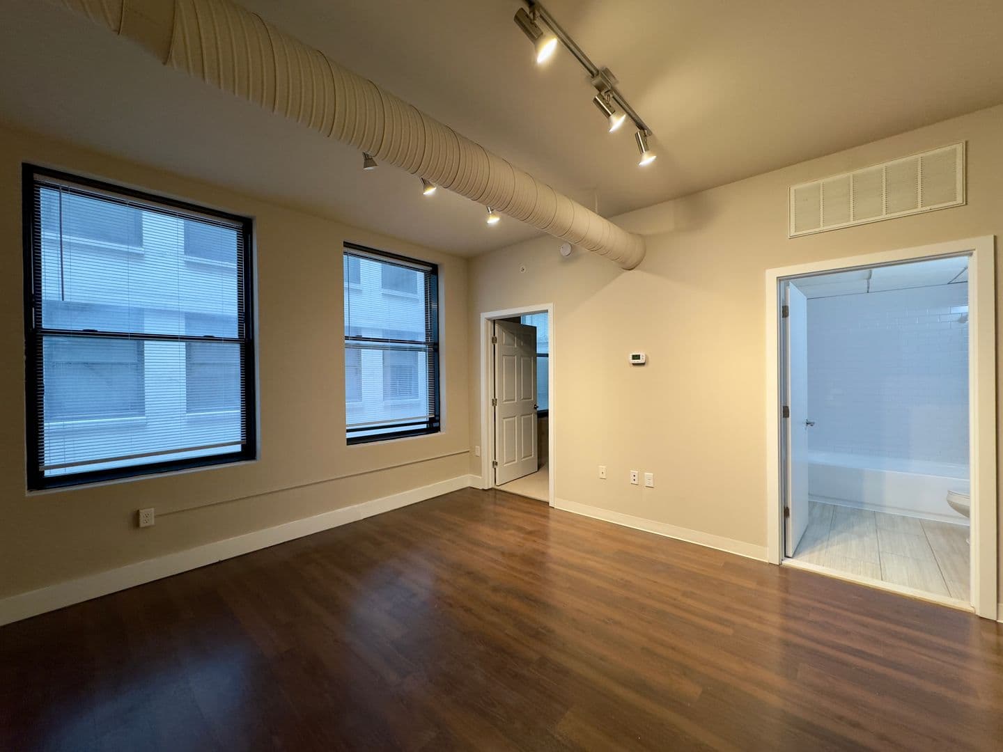 Baltimore Apartment: 10 N Calvert St