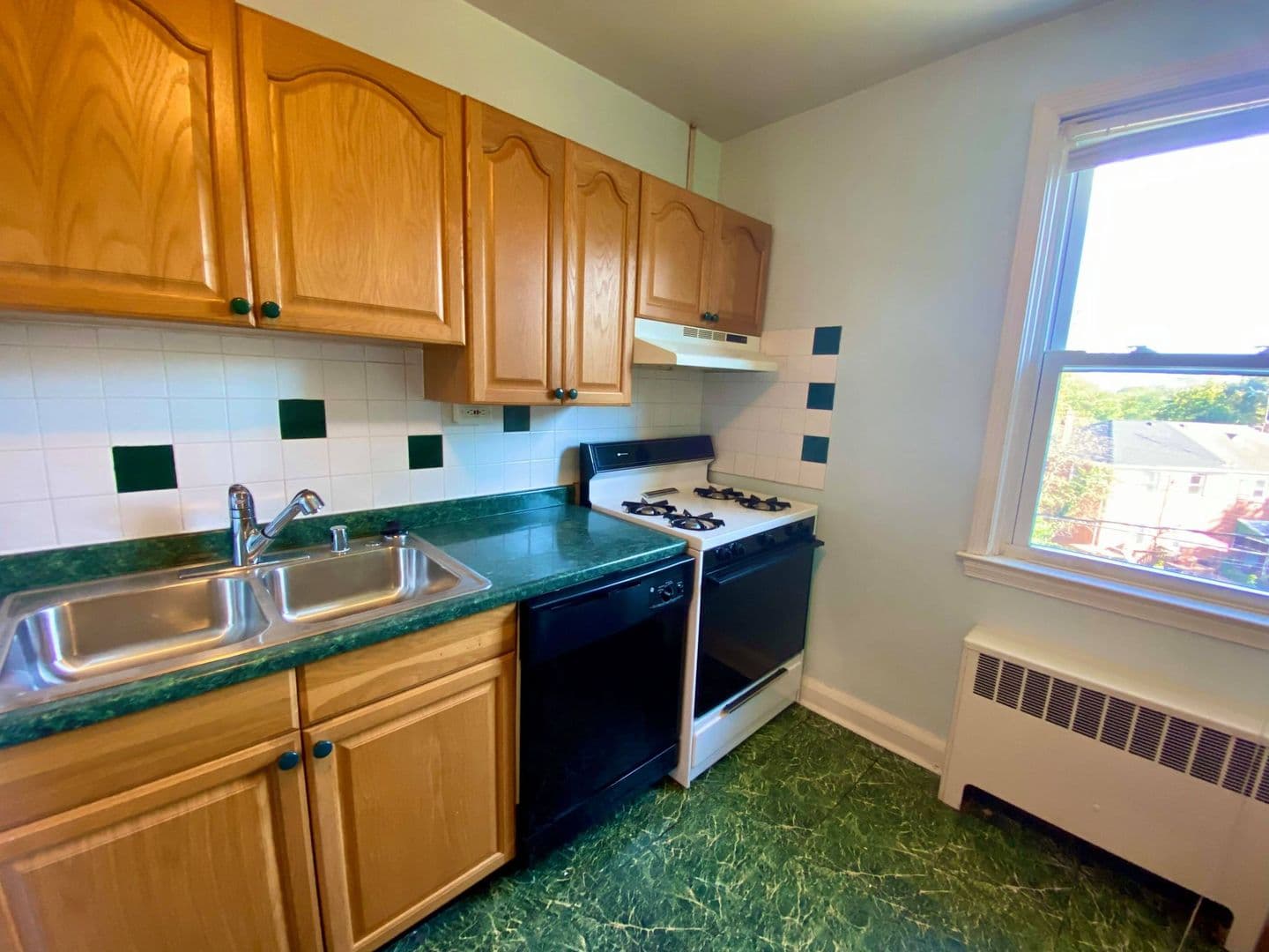Baltimore Apartment: 6125 Parkway Dr