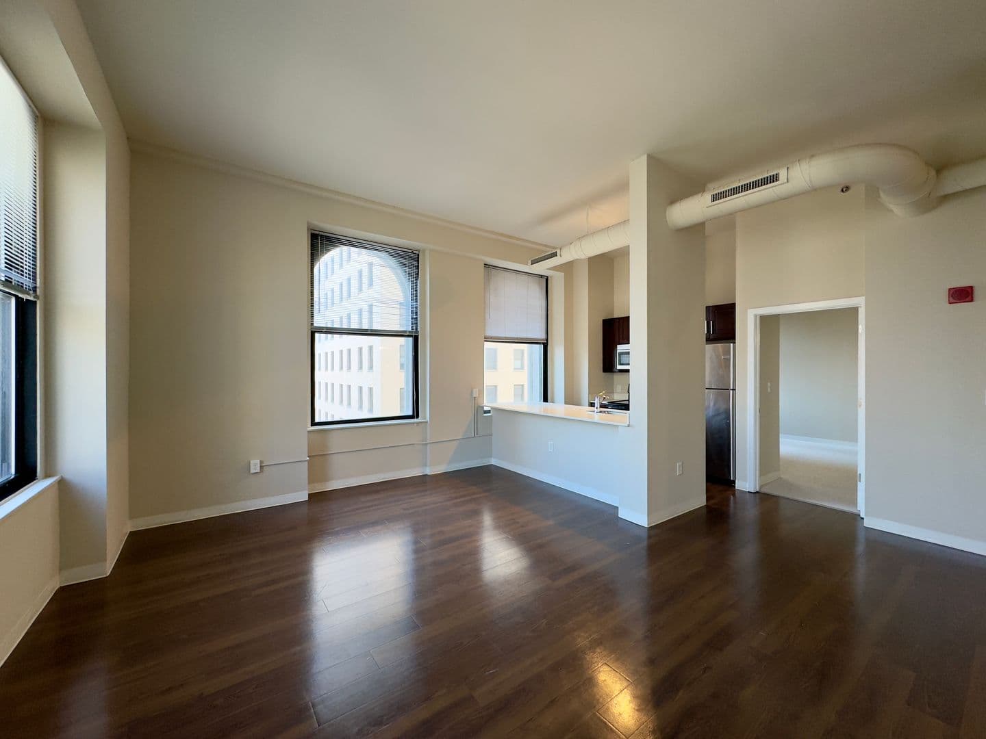 Baltimore Apartment: 10 N Calvert St