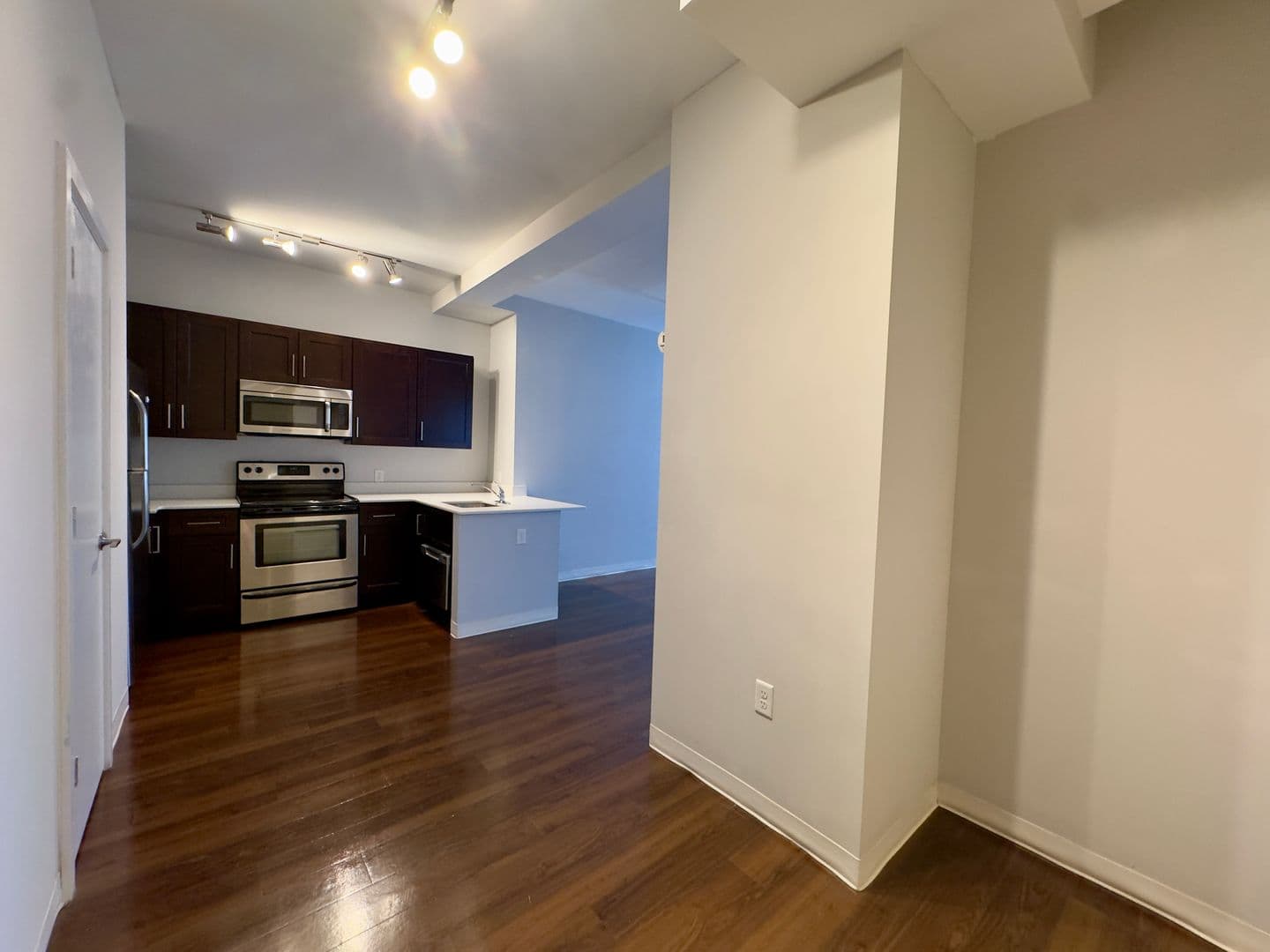 Baltimore Apartment: 10 N Calvert St