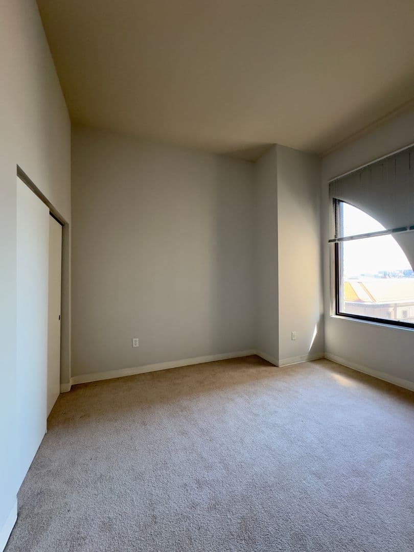 Baltimore Apartment: 10 N Calvert St
