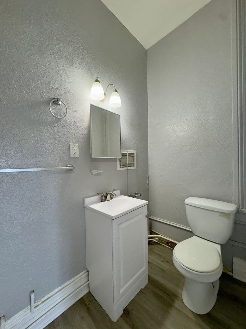 Baltimore Apartment: 1322-1324 Eutaw Pl