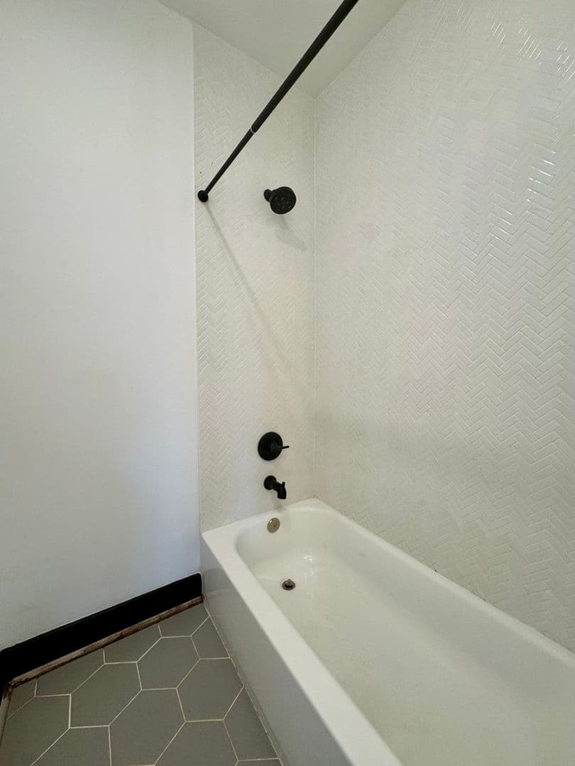 Baltimore Apartment: 1005 N Charles St