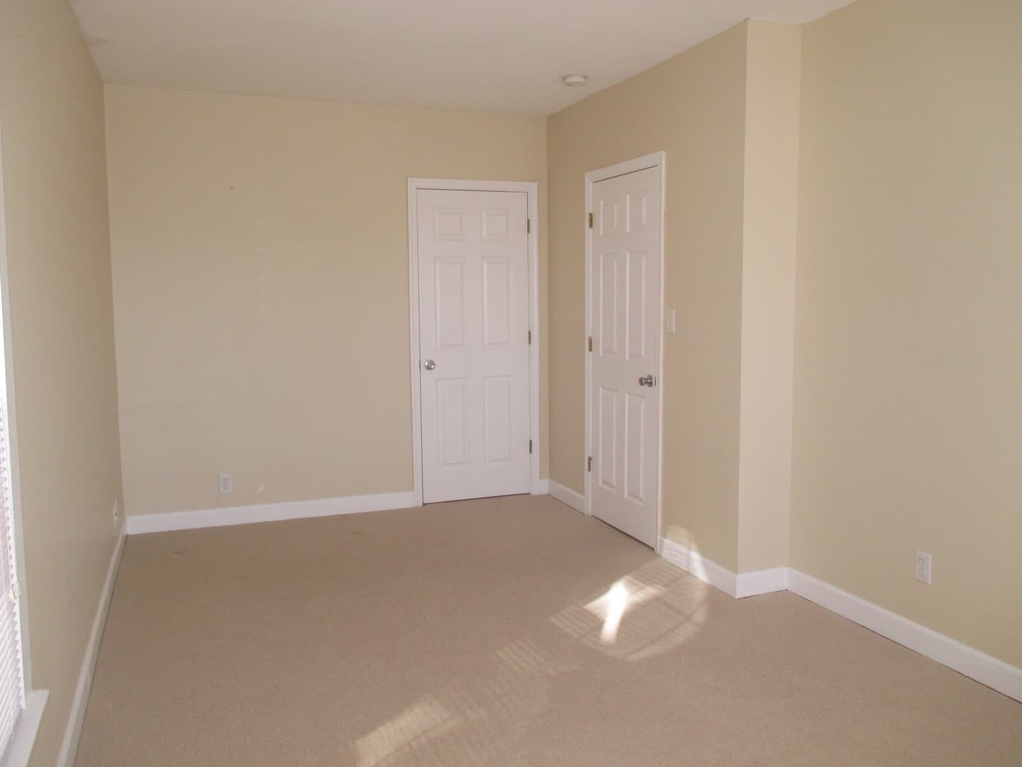 Baltimore House: 3539 Falls Rd
