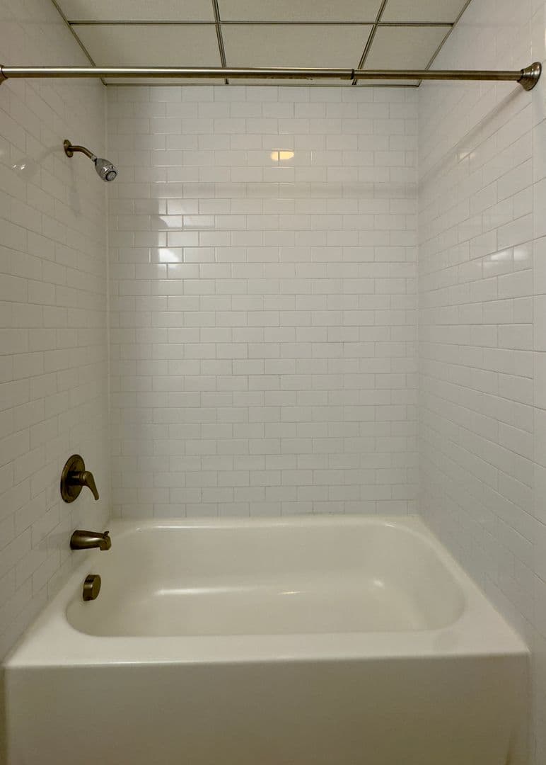 Baltimore Apartment: 10 N Calvert St
