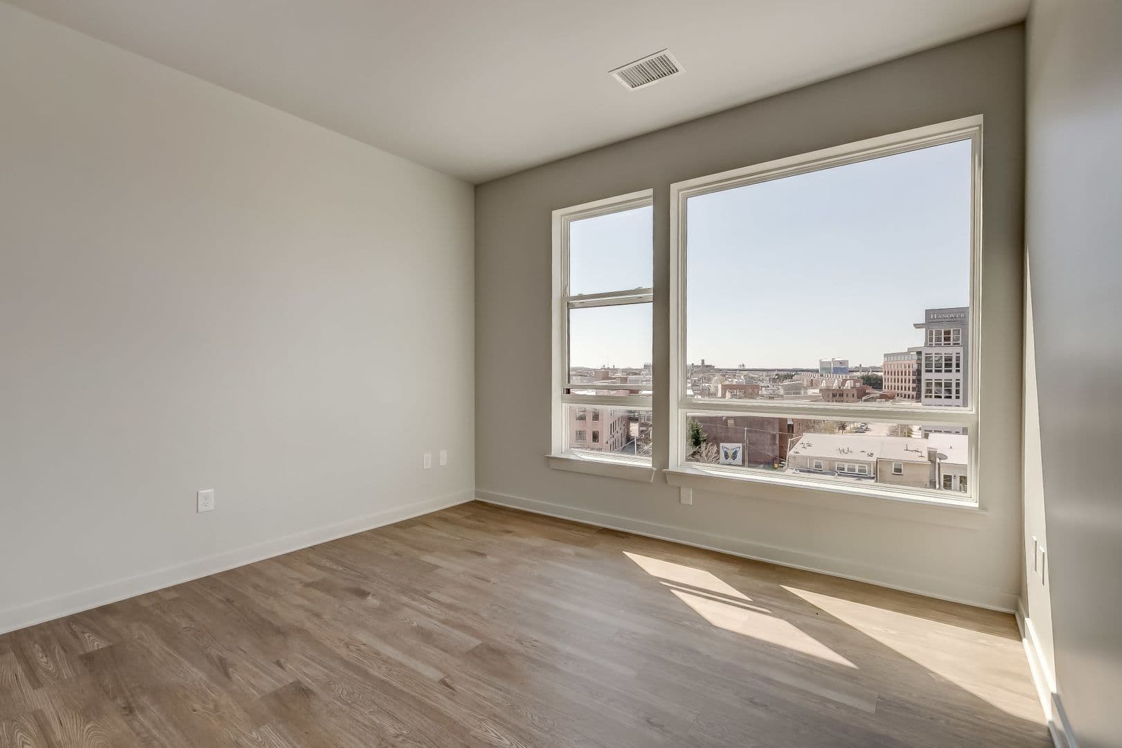 Baltimore Apartment: 115 W Hamburg