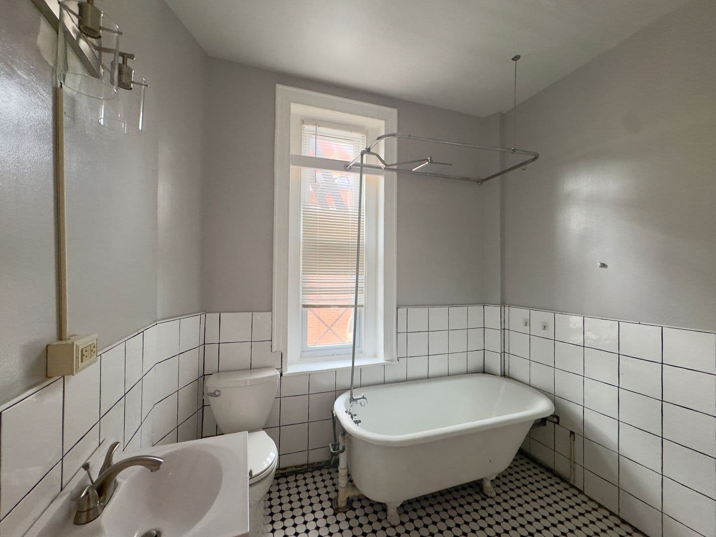 Baltimore Apartment: 1322-1324 Eutaw Pl