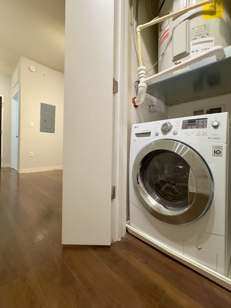 Baltimore Apartment: 10 N Calvert St