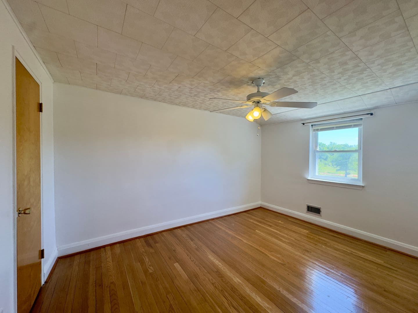 Baltimore Townhome: 5781 Edgepark Rd