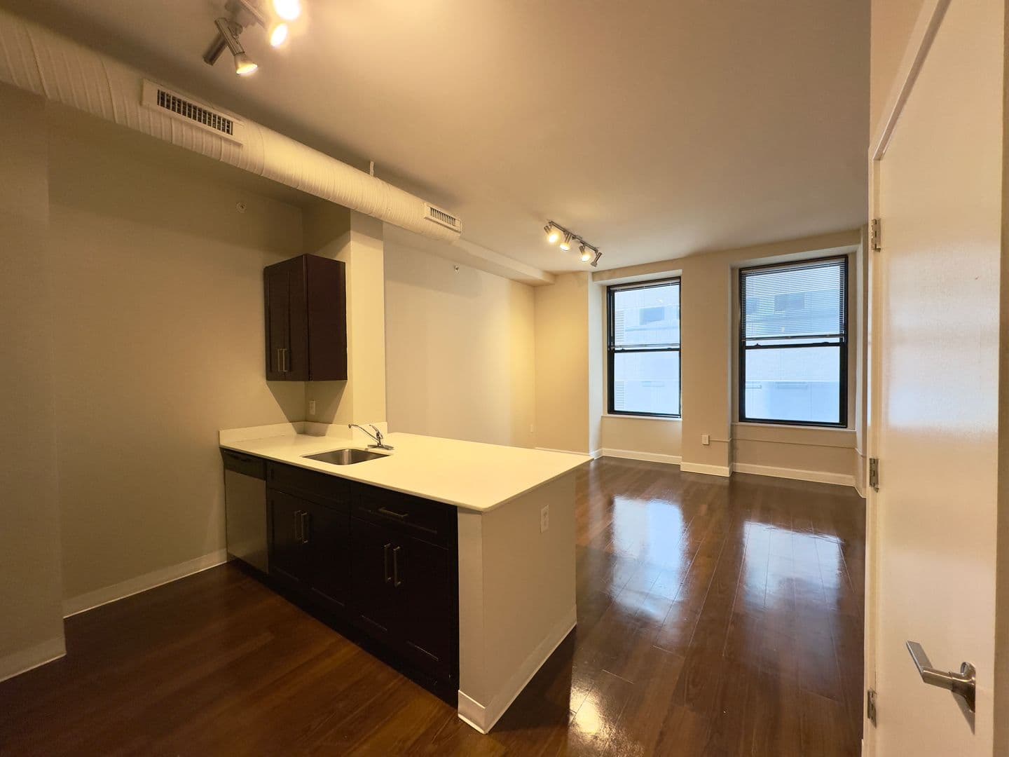 Baltimore Apartment: 10 N Calvert St
