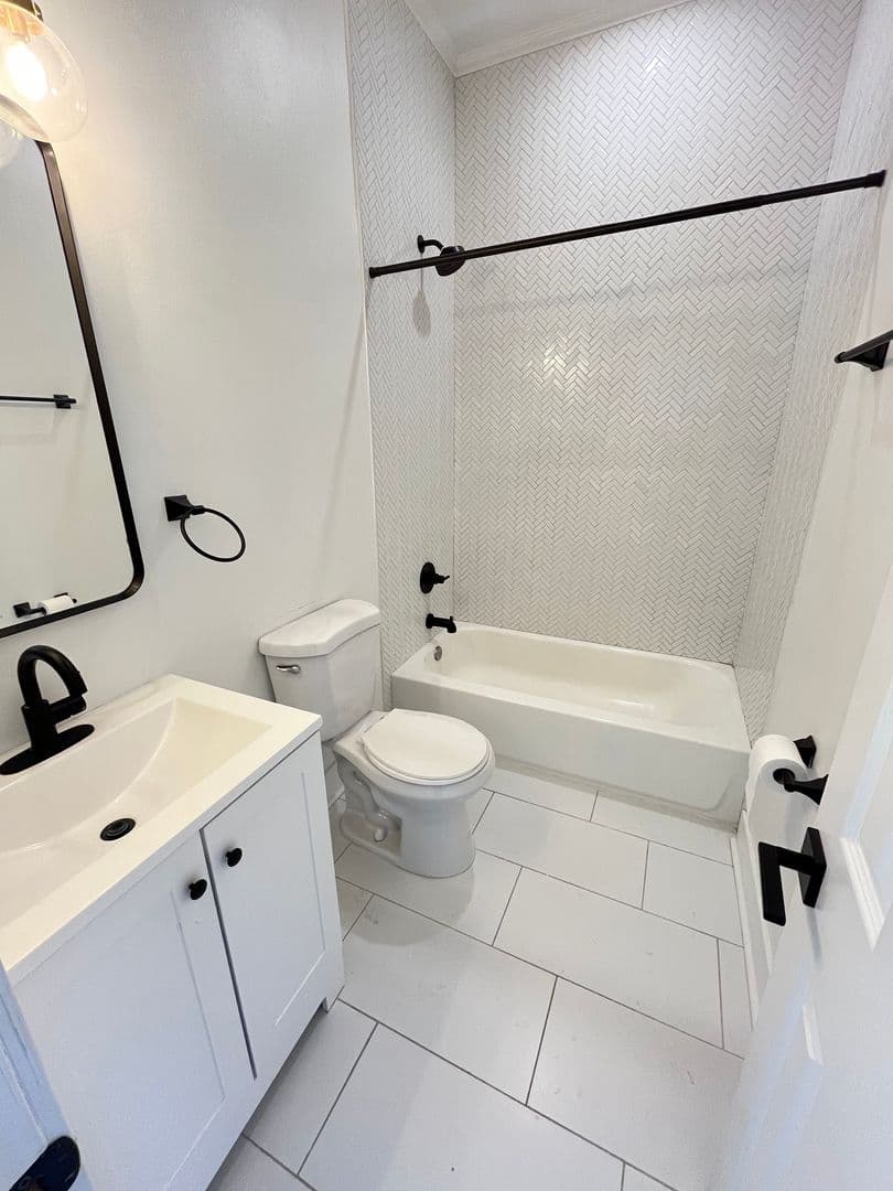Baltimore Apartment: 1720 St. Paul Street