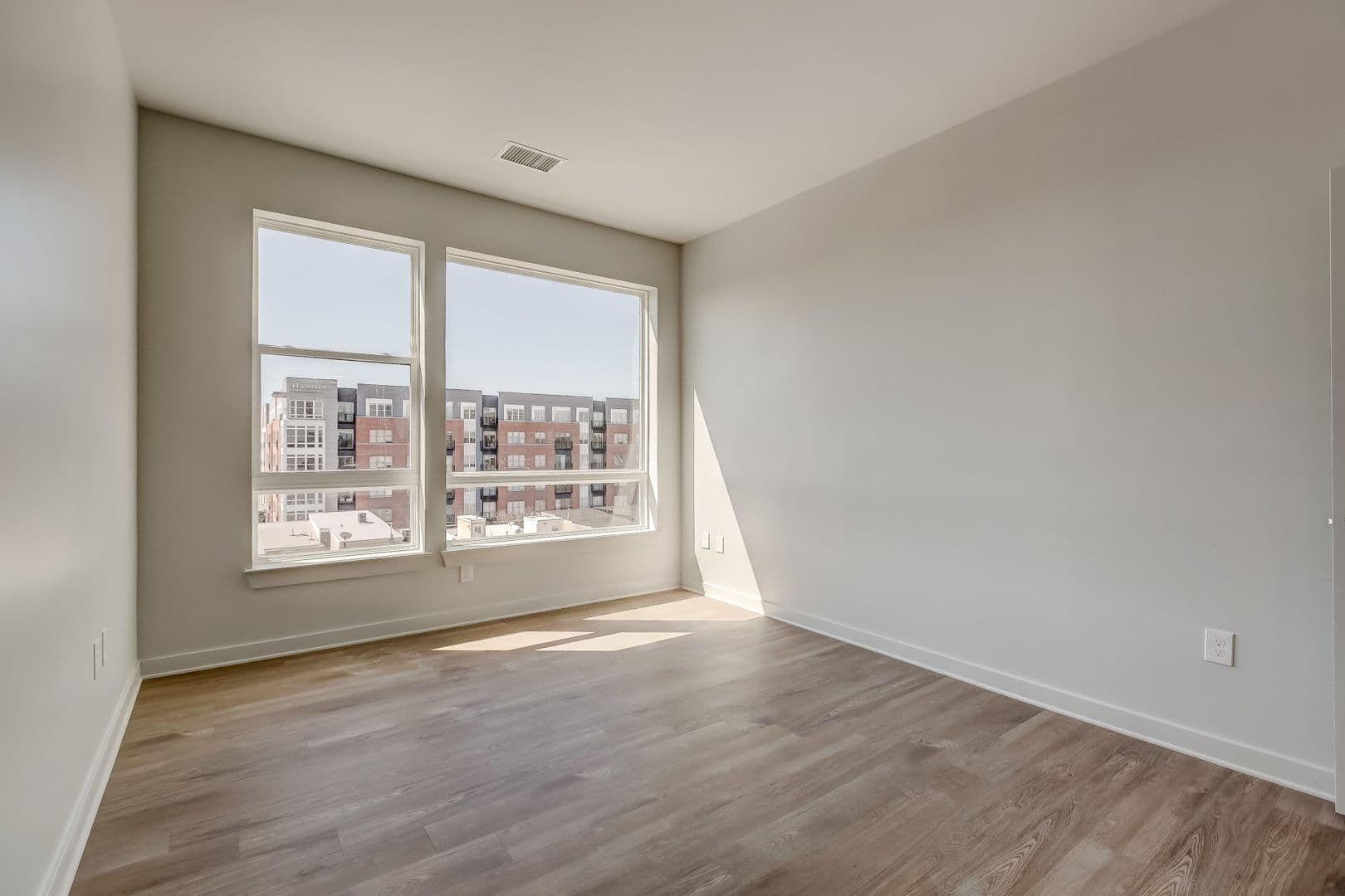 Baltimore Apartment: 115 W Hamburg